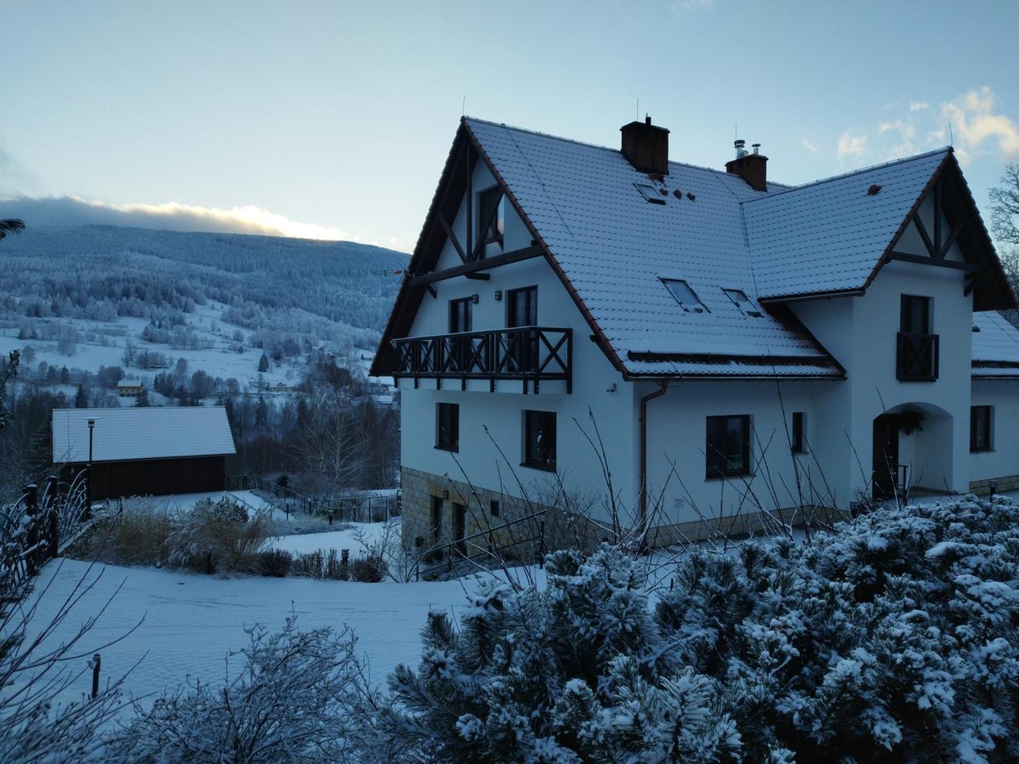 Apartamety I Pokoje Goscinne Na Jaskolczej Свєрадув-Здруй Екстер'єр фото