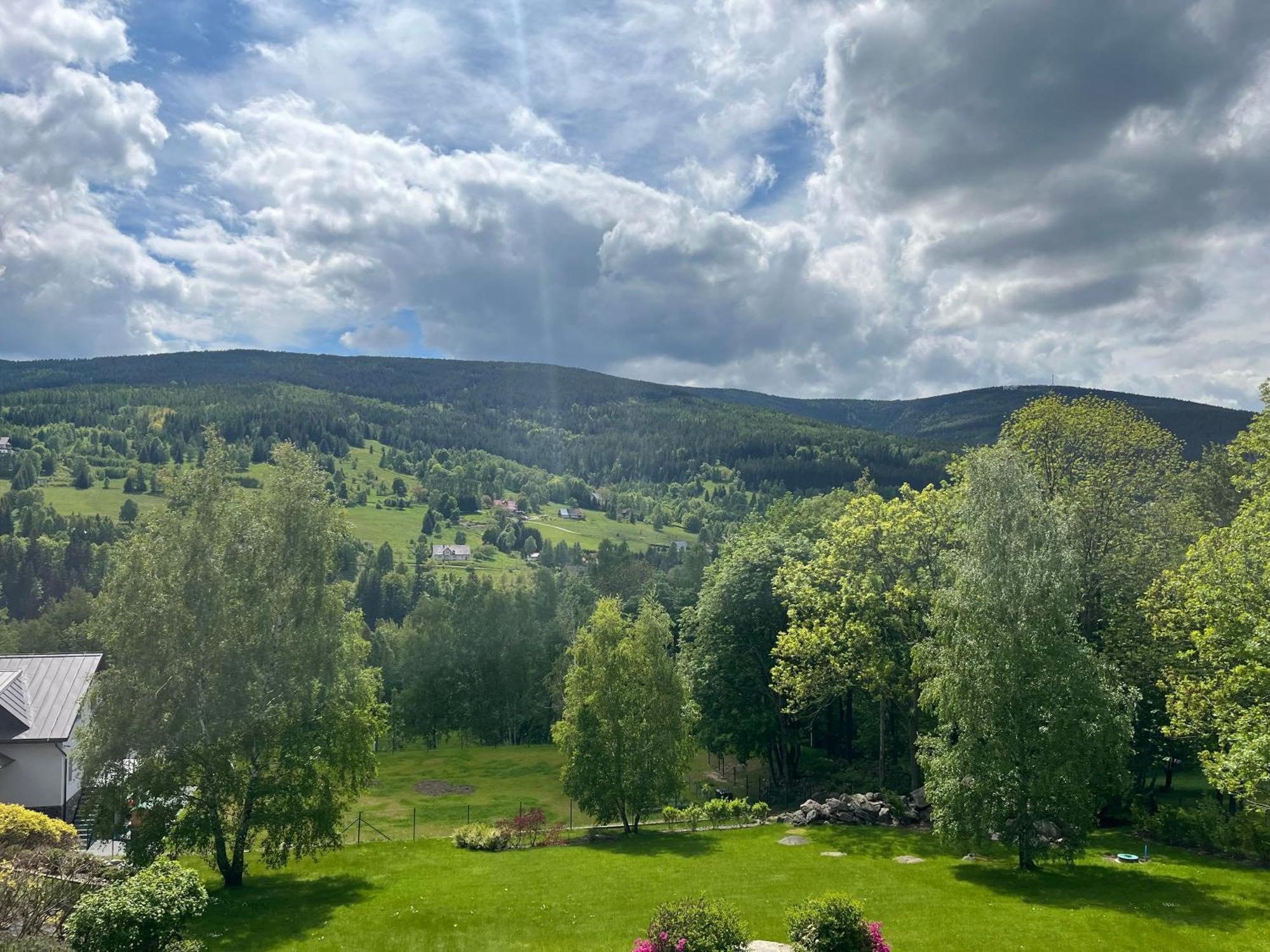 Apartamety I Pokoje Goscinne Na Jaskolczej Свєрадув-Здруй Екстер'єр фото